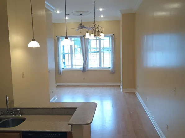 3100 Magazine St APT B, New Orleans, LA 70115