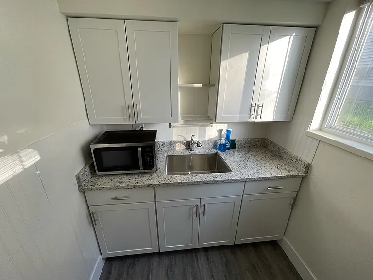 1210 Irving Ave #1 — Photo 5