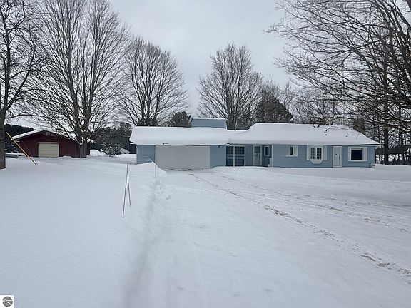 2nd image of 6691 N Long Lake Rd