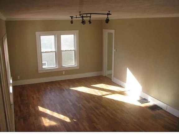 3rd image of 1110 S Elm St