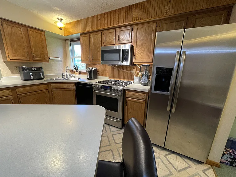 1708 Howlett Ln — Photo 6