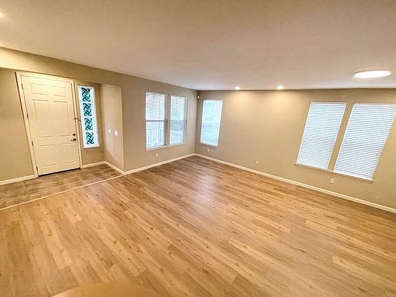 4th image of 609 Seabrook Ln