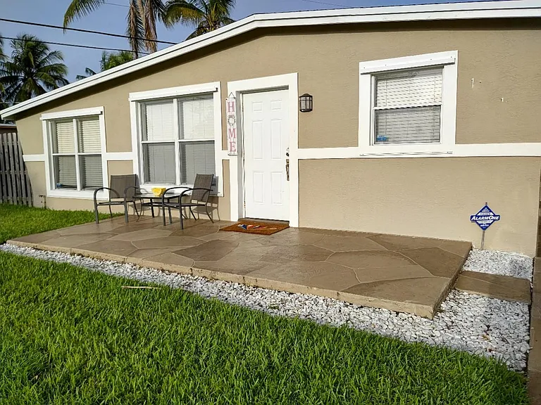 1505 NW 58th Ave — Photo 2