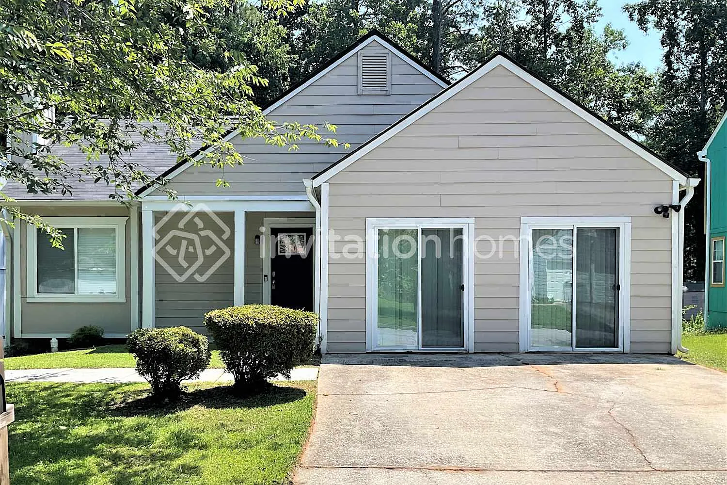 610 Woodcrest Manor Dr Stone Mountain, GA 30083 — Photo 1