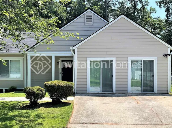 610 Woodcrest Manor Dr, Stone Mountain, GA 30083