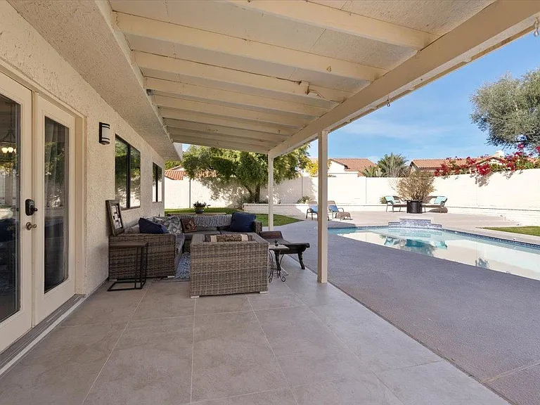 1745 N La Rosa Dr — Photo 36