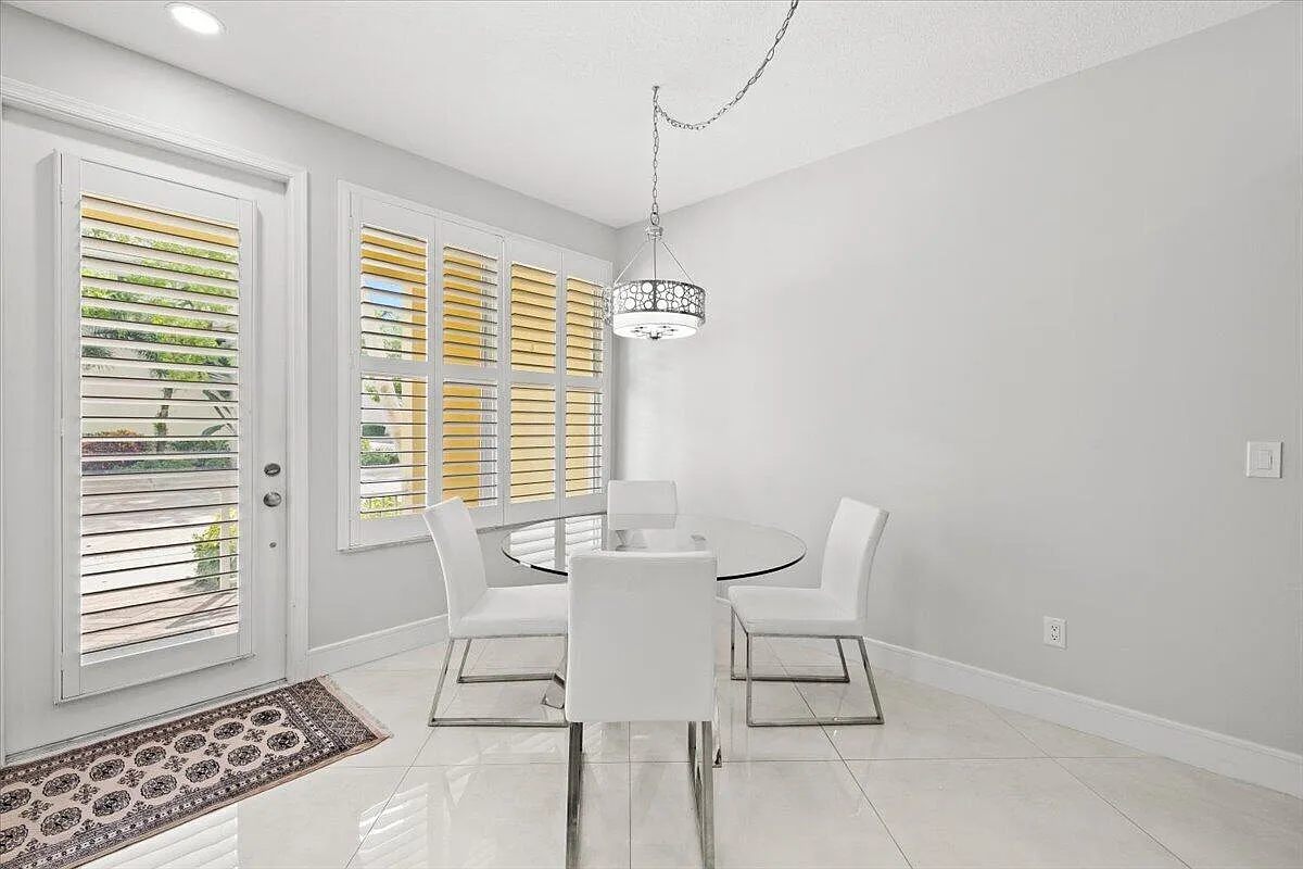 4 bed, 3.5 bath, 2998 sqft, $6,200 — Photo 2