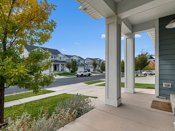 3rd image of 4337 E Willow Oak Way