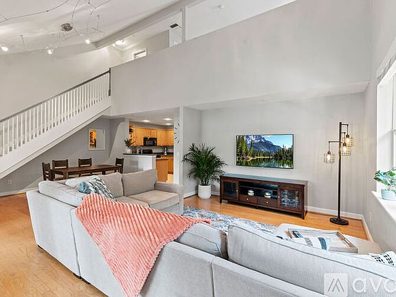 3rd image of 833 N Fern Creek Ave #201