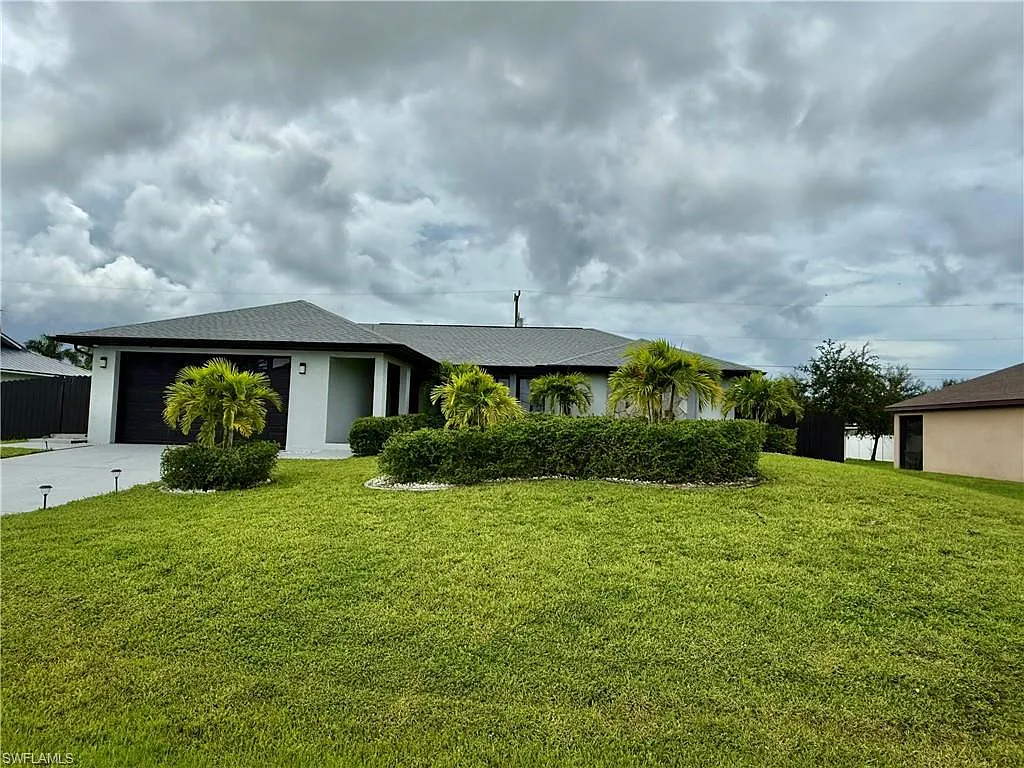 3 bed, 2.0 bath, 1605 sqft, $3,000 — Photo 2