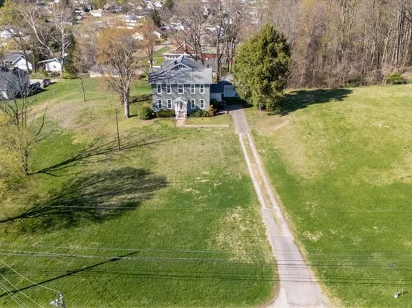 217 E 9th St, Williamstown, WV 26187