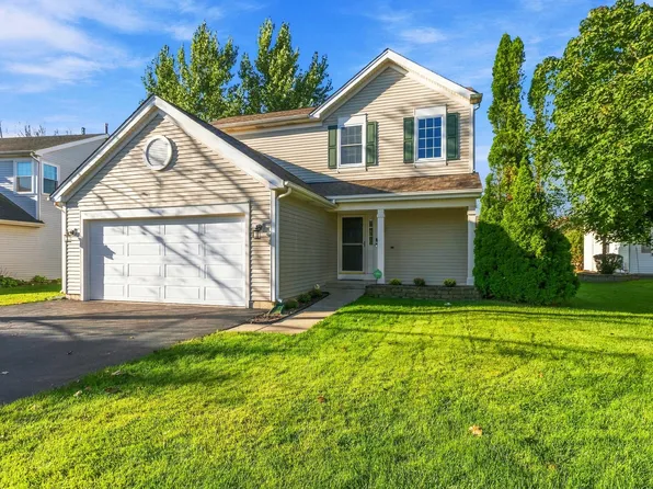 5 Flowerfield Ct, Lake In The Hills, IL 60156