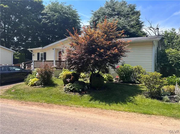 14 Lakeview Dr, Quakertown, PA 18951
