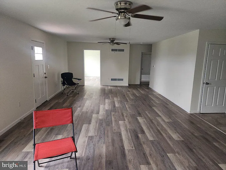 235 Hickory Dr — Photo 6