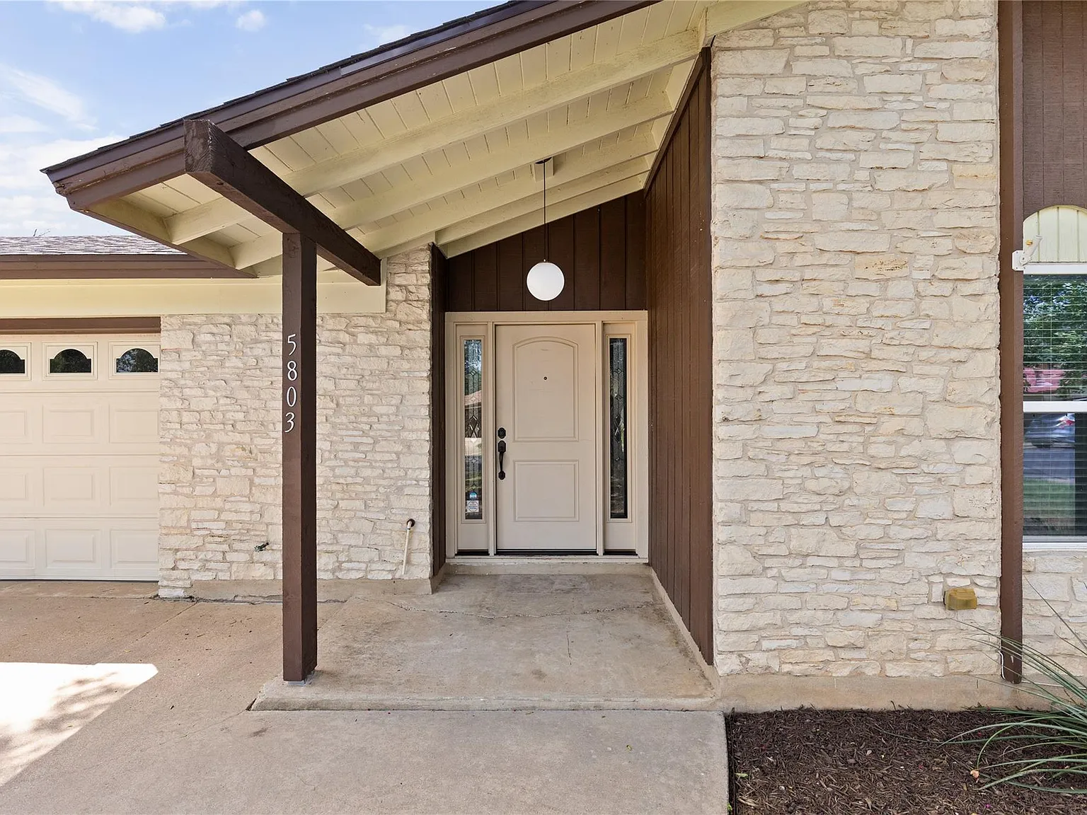3 bed, 2.0 bath, 1269 sqft, $2,800 — Photo 4