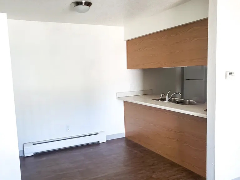 378 S Poplar St #378 — Photo 4
