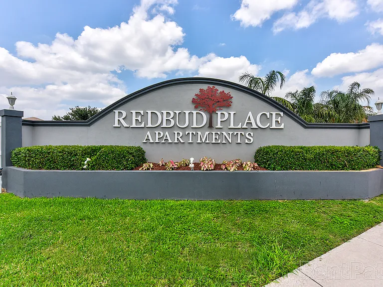 Redbud Place Apartments — Photo 5