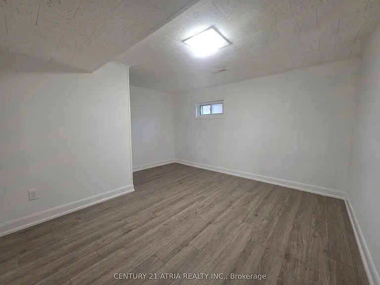 21 Meadowview Ave #LOWER — Photo 7