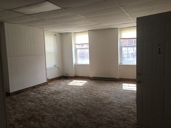 3rd image of 124 E 4th St APT 1