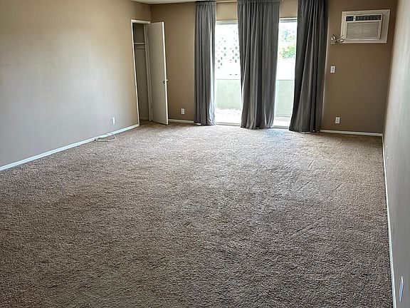 5th image of 11320 Landale St APT 2