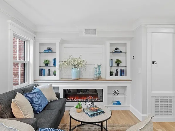 24 Center St #D, Newburyport, MA 01950