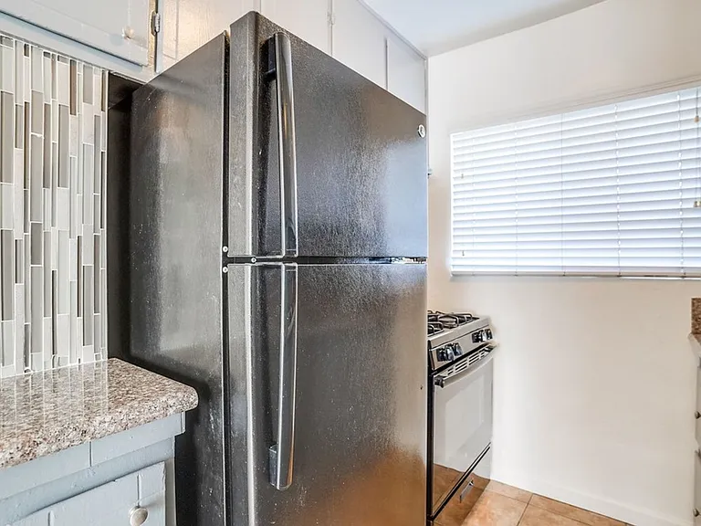 2425 S Ridgeley Dr #1 — Photo 2