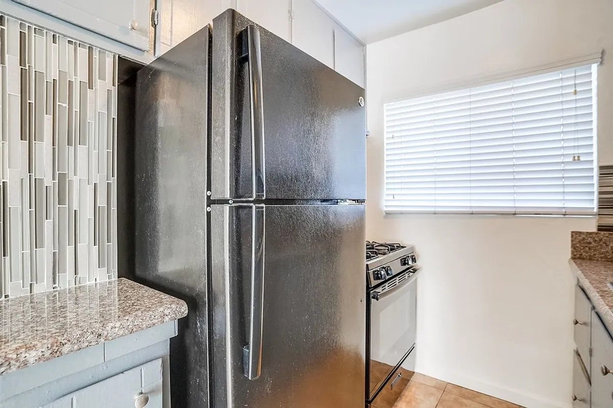 Building Photo - 2425 S Ridgeley Dr #1