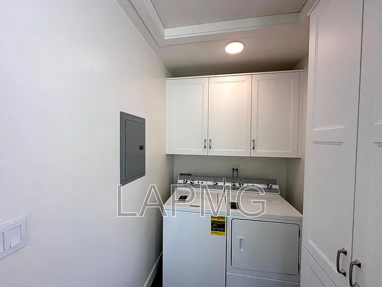 1460 Ricardo St — Photo 13
