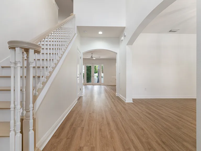 2806 Sanders Dr — Photo 3