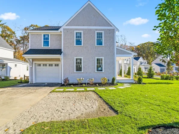8 Pat Rose Way, Rockland, MA 02382