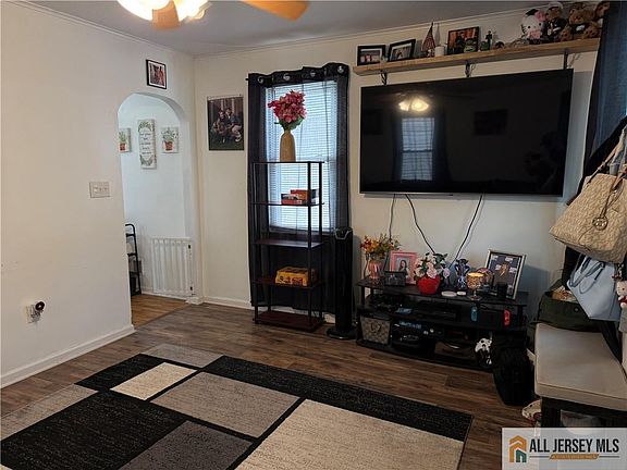 2nd image of 470 Brookside Ave