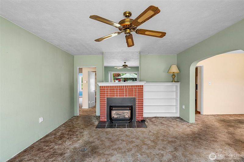 3rd image of 2315 Pacific Avenue