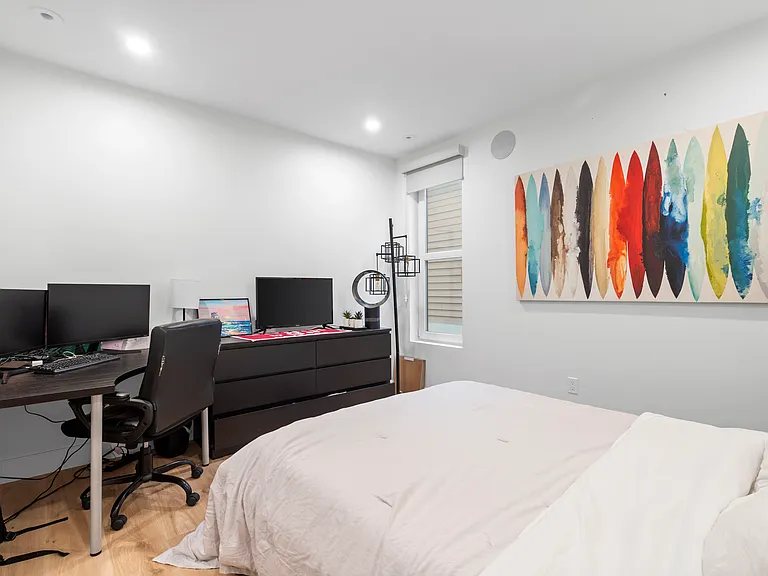 326 W Broadway #5 — Photo 12