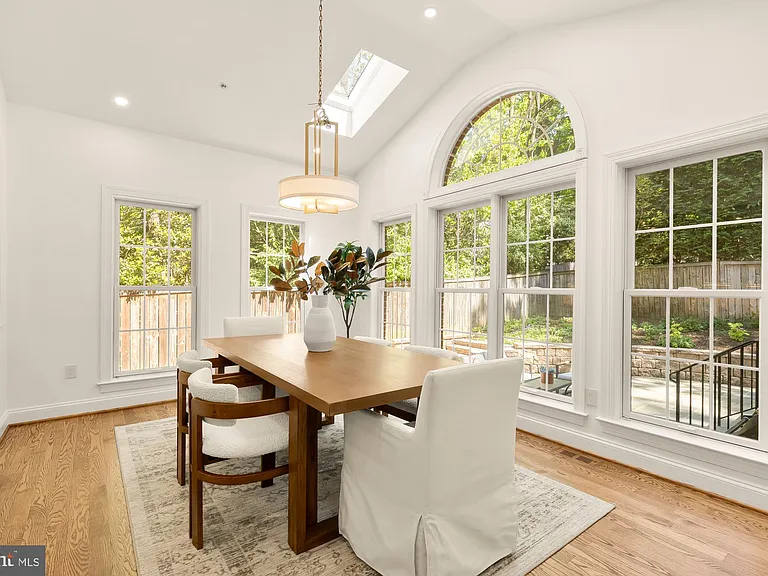 5501 Montgomery St — Photo 10