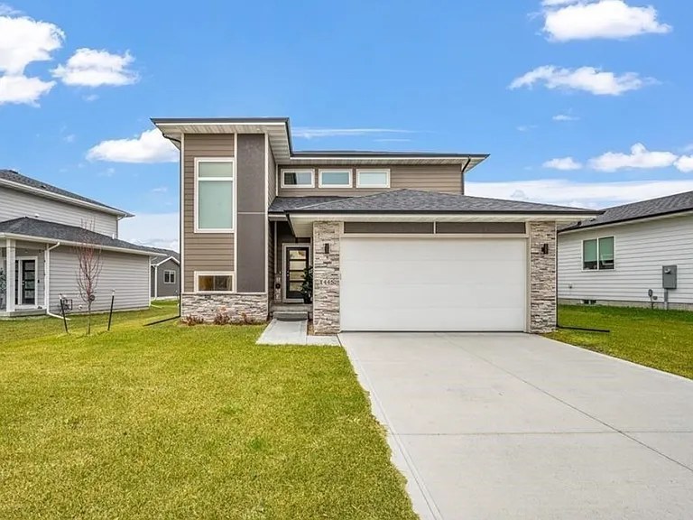 1445 SE Mesa Dr — Photo 4