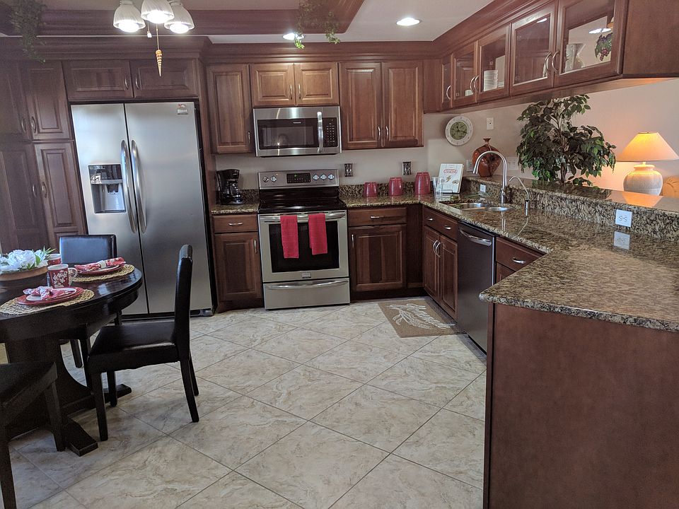 BEAUTIFUL GRANITE KITCHEN