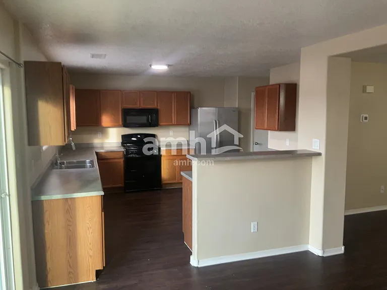 5205 Caprock Dr NE — Photo 2