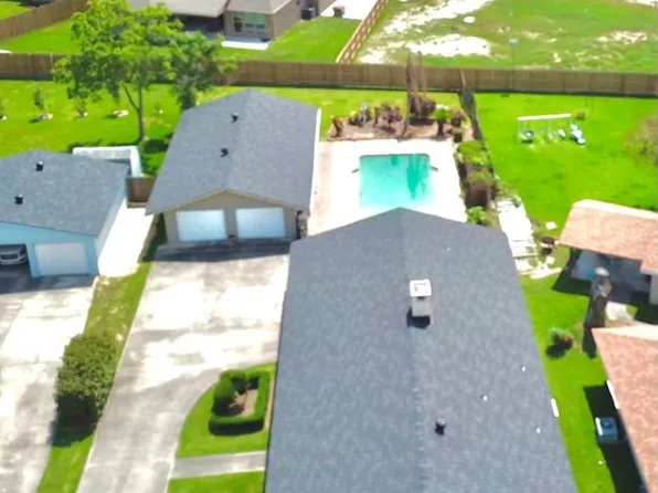 5035 Gulf Ave, Groves, TX 77619