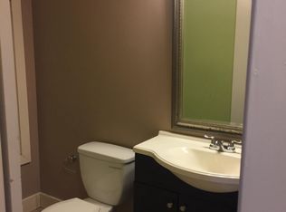 911 Jackson Ave, Charleston, IL 61920