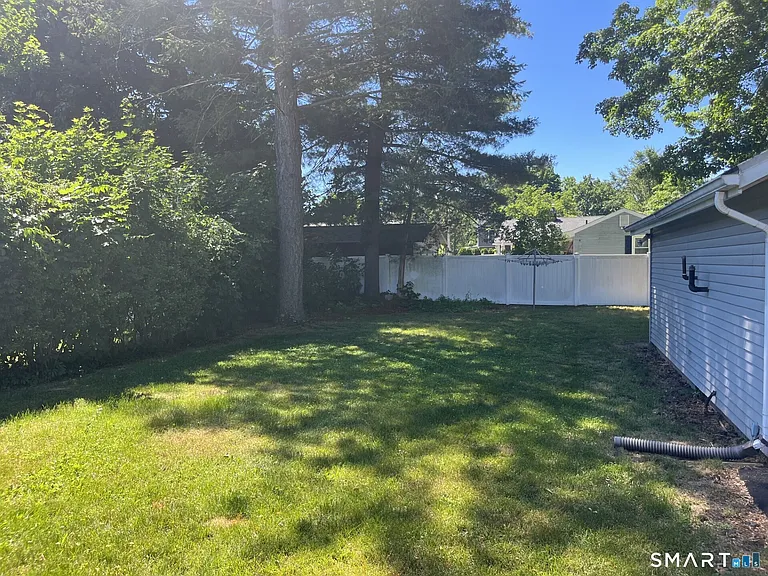 31 Hardwood Rd — Photo 3