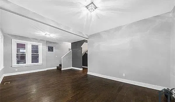 7 bed, 3200 sqft, $2,500 — Photo 4