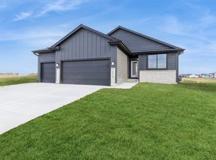 1113 Mulberry Dr NW, Bondurant, IA 50035