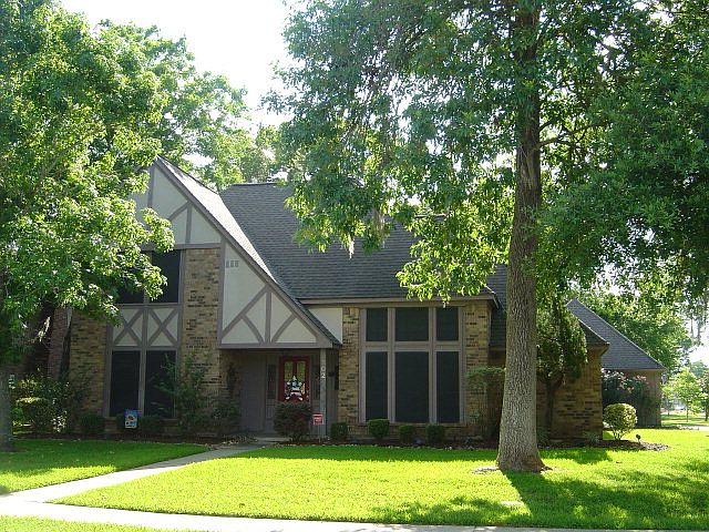 1st image of 102 Scarlet Oak St
