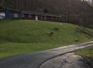 1253 Highway 1148, Isom, KY 41824