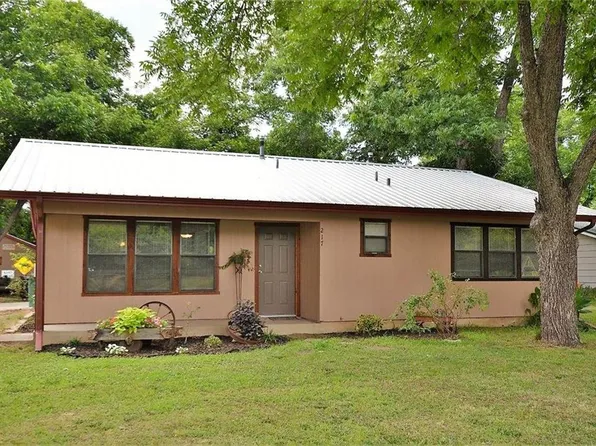 217 Denton St, Roxton, TX 75477