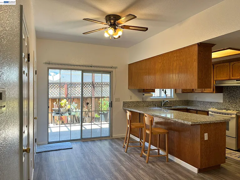 43576 Bryant St — Photo 4