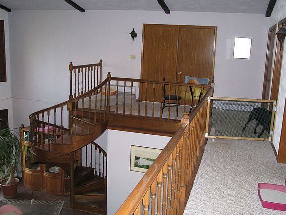 Loft w/2 bedrooms and bath