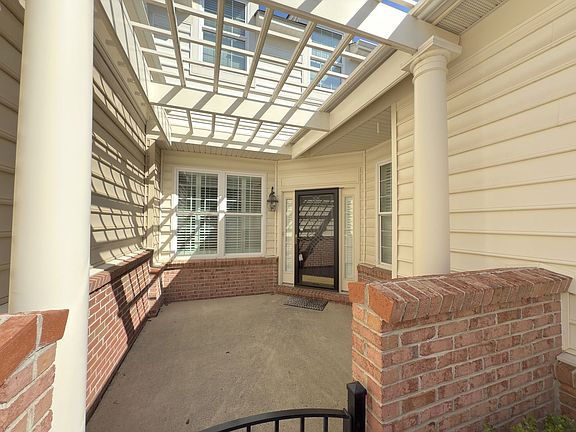 4th image of 44342 Oakmont Manor Sq