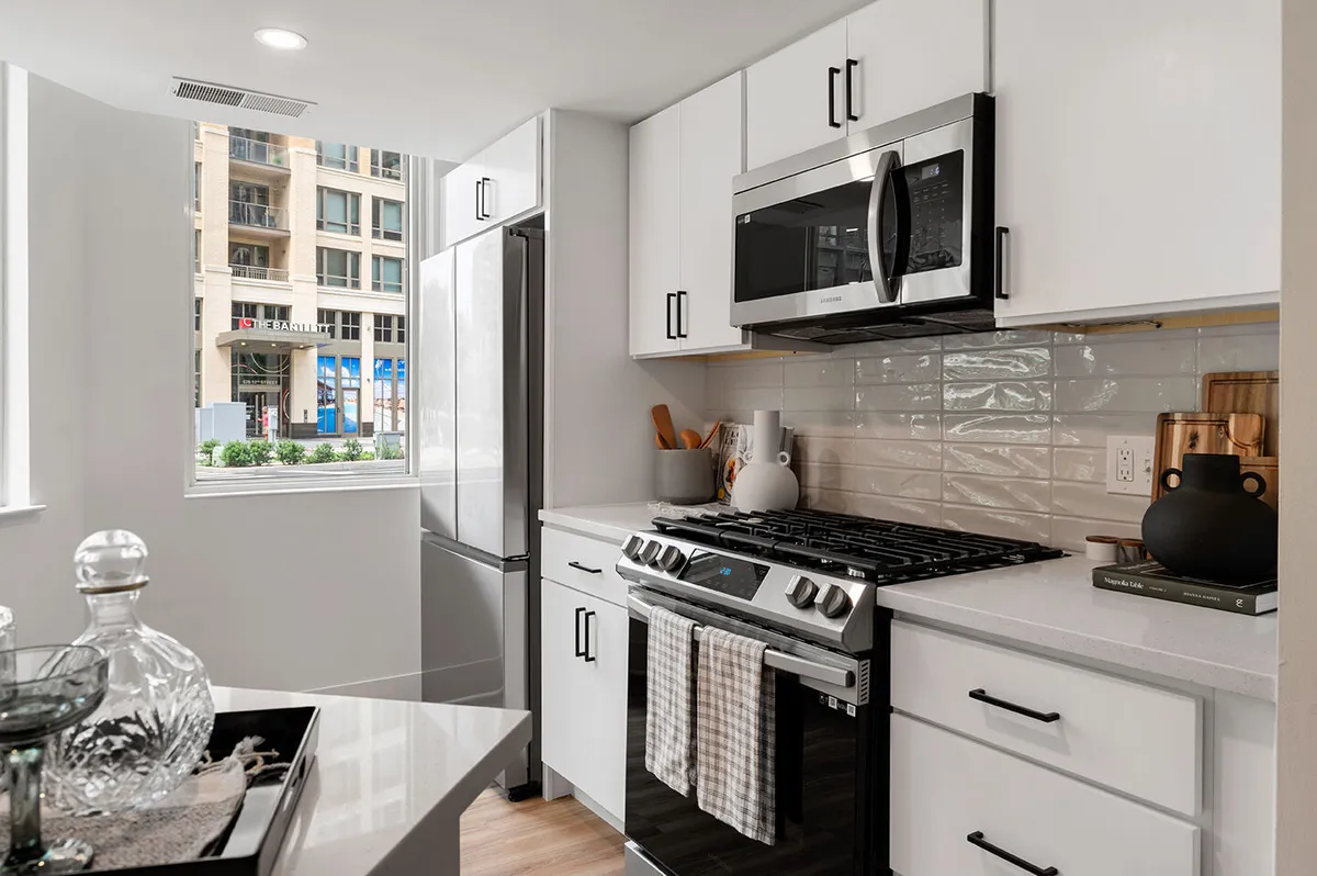 Kitchen with Energy-Efficient, Stainless Steel Appliances - Cortland Pentagon City