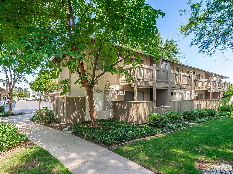Riverbend Apartments — Photo 17
